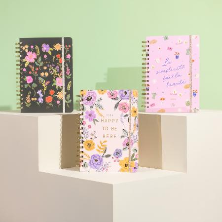 AGENDA FW 2024 15X21 SV - PASTEL 999275 / MONOGRAM 999277 / CUTE 999279 (x U.)