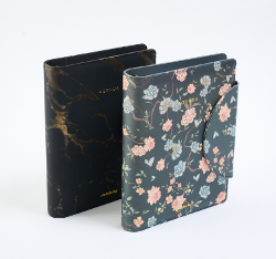 AGENDA FW 2026 15X21 DXP - C/ BROCHE TIMELESS - 202005/ 202004 (x U.)
