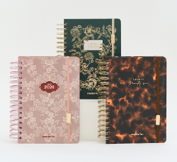 AGENDA FW 2026 15X21 DXP - BOHO 201955 / PINK 201957 / UNIVERSO 201958 (x U.)